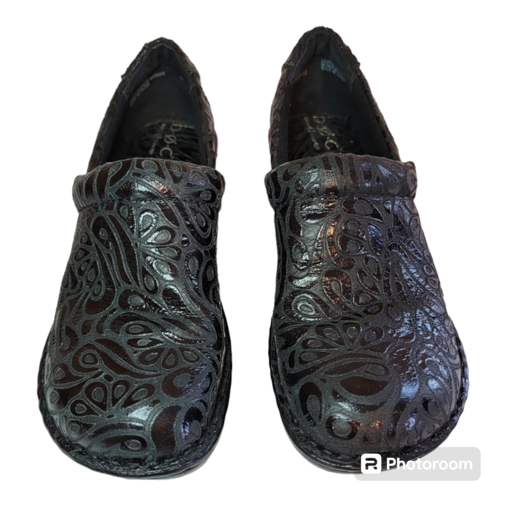 BOC Born Concept Women's 7M Peggy Paisley Embossed Slip On Clogs Black